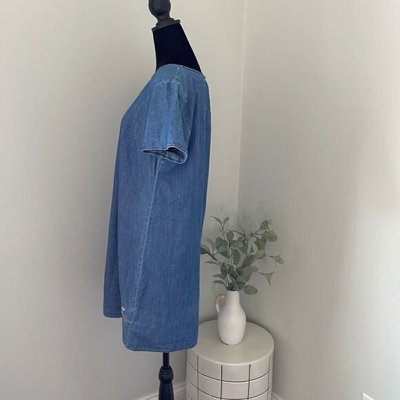 Abercrombie and Fitch Denim Sheath Dress. Size Medium w/embroidered flowers - Picture 4 of 9